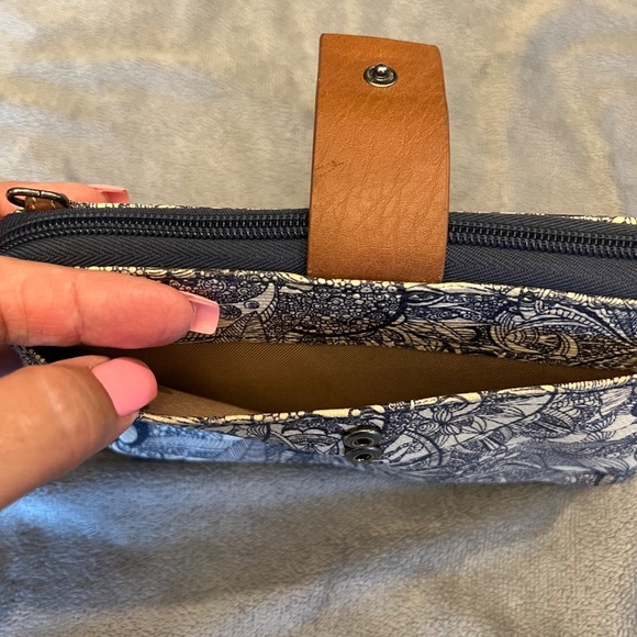 Sakroots Artist Circle Navy/White Clutch Organizer Zip Wallet - Picture 7 of 10